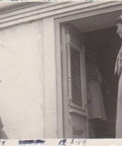 [Κατερίνη, Βασιλείς]: Φωτογραφία του Βασιλέως Παύλου στην Κατερίνη, ασπρόμαυρη, 12-2-1949, διαστάσεις 13Χ9