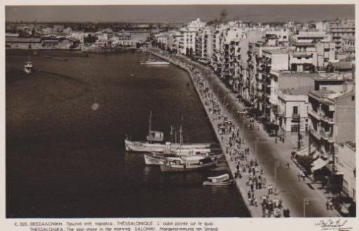 [Θεσσαλονίκη, κάρτα]: Πρωϊνό στη παραλία, Νικ. Στουρνάρας ασπρόμαυρη, γραμμένη [1957]