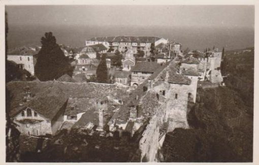 [Άγιον Όρος, κάρτα]: Ιερά  Μονή Μεγίστη Λαύρα, ασπρόμαυρη, γραμμένη [Γέρων Ιερόθεος]