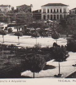 [Τρίκαλα, κάρτα]: Πλατεία 4 Αυγούστου, ασπρόμαυρη, ταχυδρομημένη