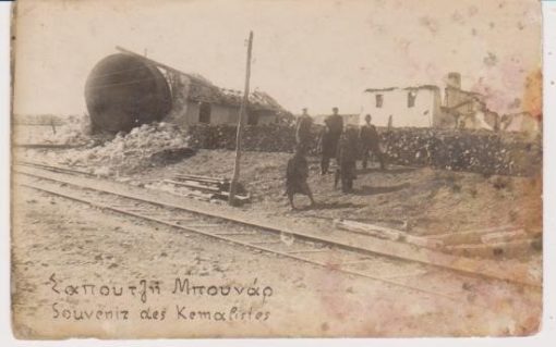 [Μικρά Ασία]: Σαπουτζή Μπουνάρ / Souvenir des Kemalistes, φωτογραφία ασπρόμαυρη, διαστάσεις 14Χ9, έντονα ίχνη υγρασίας στο δεξί τμήμα