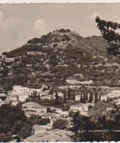 [Ναύπακτος, κάρτα]: Άποψις προς φρούριον, ασπρόμαυρη, εκδότης Ε. Διακάκης & Υιός, διατάσεις 14.5Χ10, στο πίσω μέρος είναι γραμμένη με στυλό ημερομηνία [10/4/61]