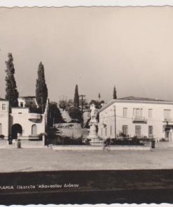 [Λαμία, κάρτα]: Πλατεία Αθανασίου Διάκου, ασπρόμαυρη, εκδότης ΔΕΛΤΑ, διαστάσεις 14.5Χ10, αχρησιμοποίητη