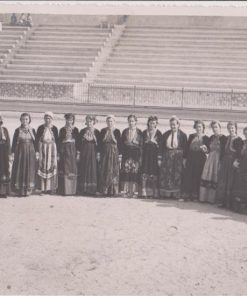 [Δράμα]: Φωτογραφία ασπρόμαυρη, προπολεμική, πιθανόν από εορταστικές εκδηλώσεις των Σχολείων της Μακεδονίας και της Θράκης στο στάδιο της Δράμας, φωτο ΣΕΡΒΑΝΗ - ΜΠΑΝΑ, Δράμα, διαστάσεις 23Χ17