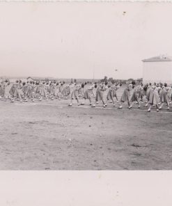 [Δράμα]: Φωτογραφία ασπρόμαυρη [ χορός μαθητριών], προπολεμική, πιθανόν από εορταστικές εκδηλώσεις των Σχολείων της Μακεδονίας και της Θράκης στο στάδιο της Δράμας, φωτο ΣΕΡΒΑΝΗ - ΜΠΑΝΑ, Δράμα, διαστάσεις 23Χ17