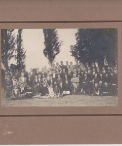[Λάρισα, φωτογραφία]: "Λάρισα 1928 * Δ' Γυμνασίου Λαρίσης στην Κιβωτό", διαστάσεις 27Χ22 [διαστάσεις φωτογραφίας 17Χ12]