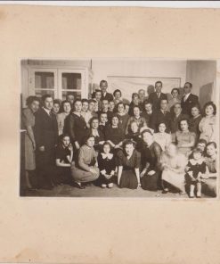 [Θεσσαλονίκη(;), φωτογραφία]: "Από τον χορόν των Σαρανταεκκλησιωτών της 14 Φεβρουαρίου 1939", διαστάσεις 24Χ21 [διαστάσεις φωτογραφίας 18Χ12]