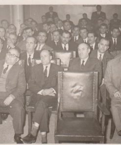 Σιδηροδρομικά]: Φωτογραφία "Συνέλευσις αντιπροσώπων [του 13ου Πανσιδηροδρομικού Συνεδρίου], διαστάσεις 18Χ13 [μαζί] 13ον Πανσιδηροδρομικόν Συνέδριον, Πρόγραμμα εργασιών, 1963, δίφυλλο