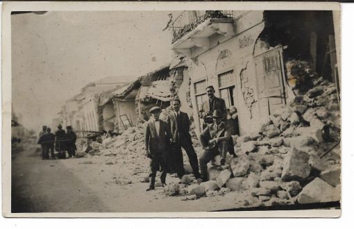 [Κόρινθος]: "Λείψανα Κορίνθου, 6-5 - 28", ασπρόμαυρη φωτογραφία, διαστάσεις 13Χ9 cm