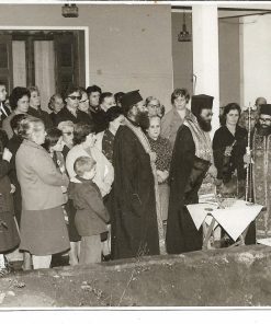 [Τύρναβος, φωτογραφία]. Θεμελίωσις Ι. Ναού Παναγίας Ελεούσης Τυρνάβου, φώτο Καραΐσκος, Τύρναβος, ασπρόμαυρη, διαστάσεις 17Χ10cm