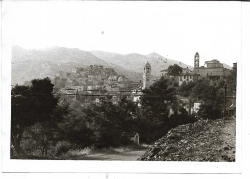 [Δημητσάνα]. Άποψη ΙΙ, ασπρόμαυρη φωτογραφία, διαστάσεις 18Χ13cm