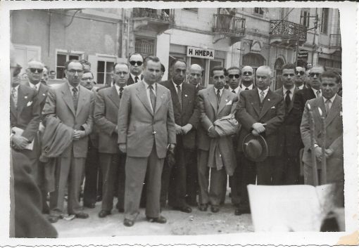 [Πάτρα, φωτογραφία]. "Συνέδριο Εμπορικών και Βιομηχανικών Επιμελητηρίων 9/5/54-12/5/54" II, ασπρόμαυρη, διαστάσεις 13Χ9cm