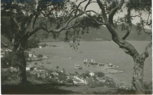 [Θάσος]:  Θάσος - 1,  Η πρωτεύουσα της νήσου, μεταπολεμική ασπρόμαυρη κάρτα