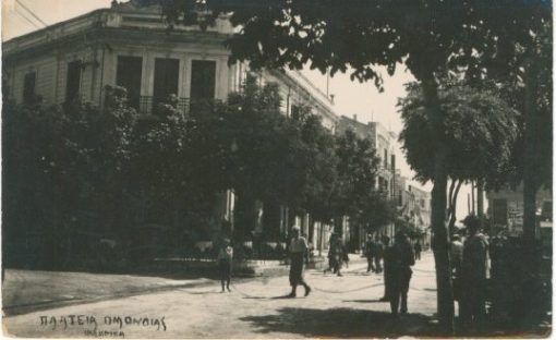 [Φλώρινα, κάρτα]: Πλατεία Ομονοίας, ασπρόμαυρη, ταχυδρομημένη (1939)